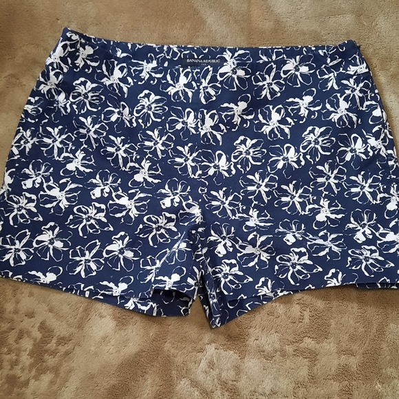 Banana Republic, Size 4, Color printed blue/white. - Picture 1 of 4